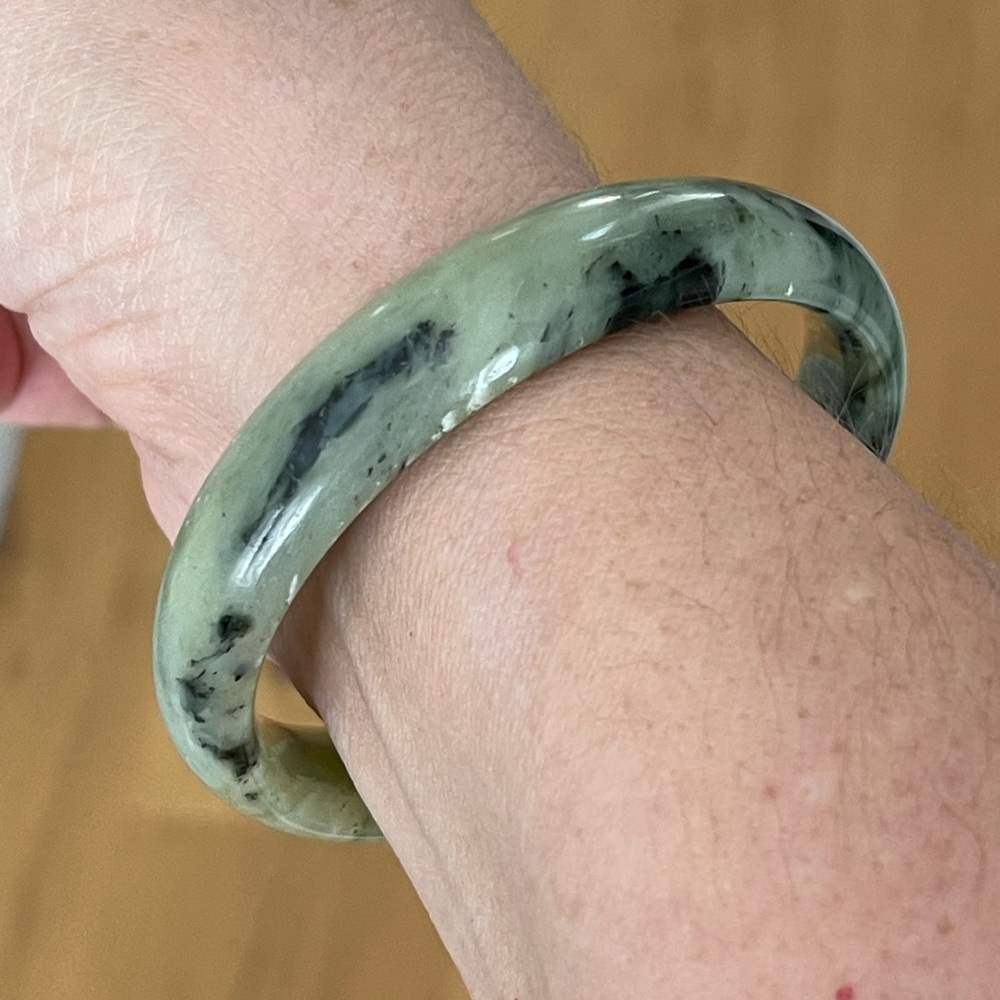 Natural Xiu green jade bangle bracelet - Picture 11 of 14